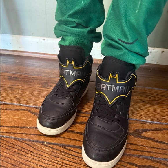 H&M Batman Black High Top Sneakers with Velcro Closure - Picture 6 of 13